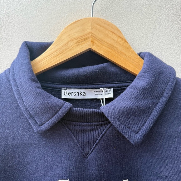 Bershka Navy Cropped Tennis Graphic Sweatshirt with Cream Print - Picture 3 of 11